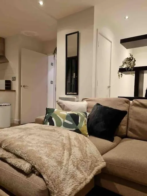 Charming Studio In Bricklane Apartment London